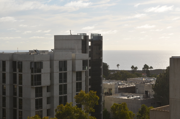 grey_buildings_sparkling_water